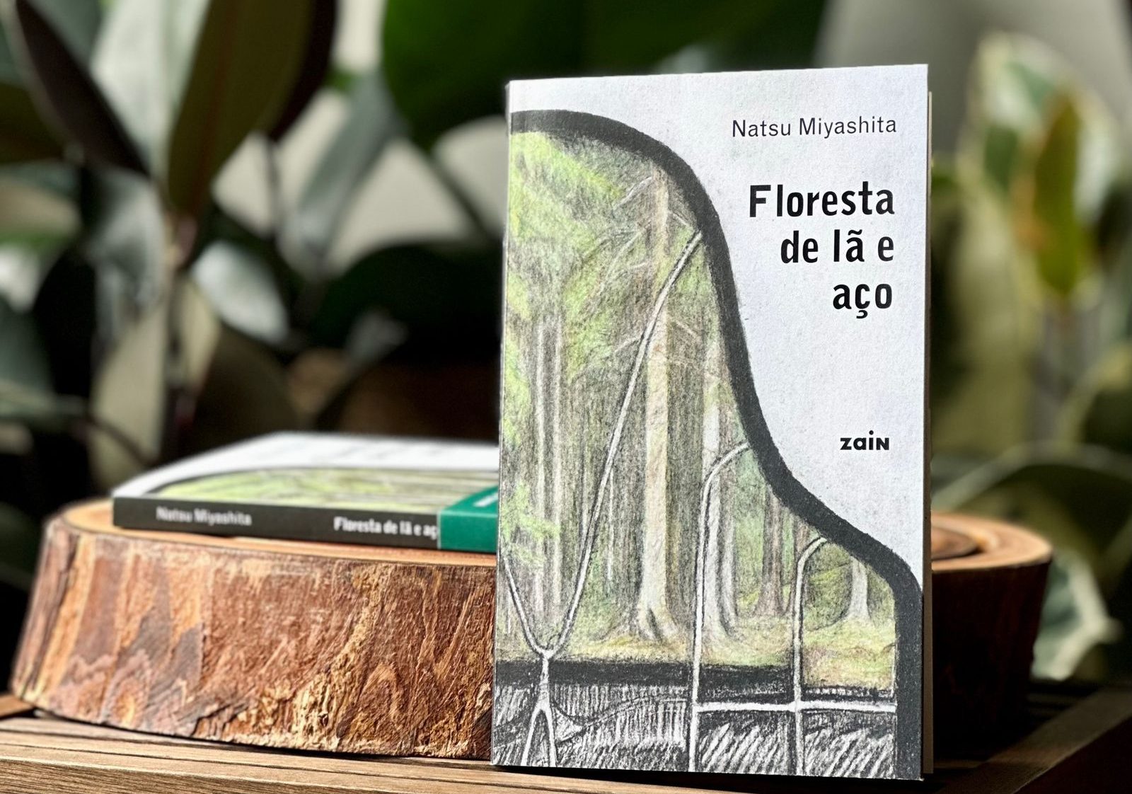 洋書 Phraseology Floresta de lã e aço”: O contemplativo romance japonês é lançado